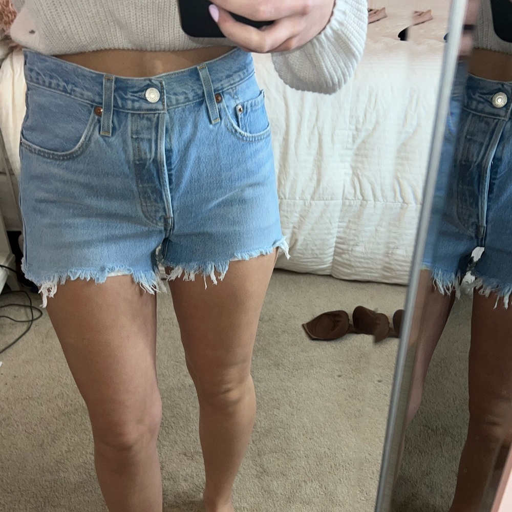 Levi Shorts - Picture 9 of 12